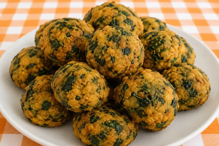 Imagem da Receita de Bolinho de Espinafre de Liquidificador.