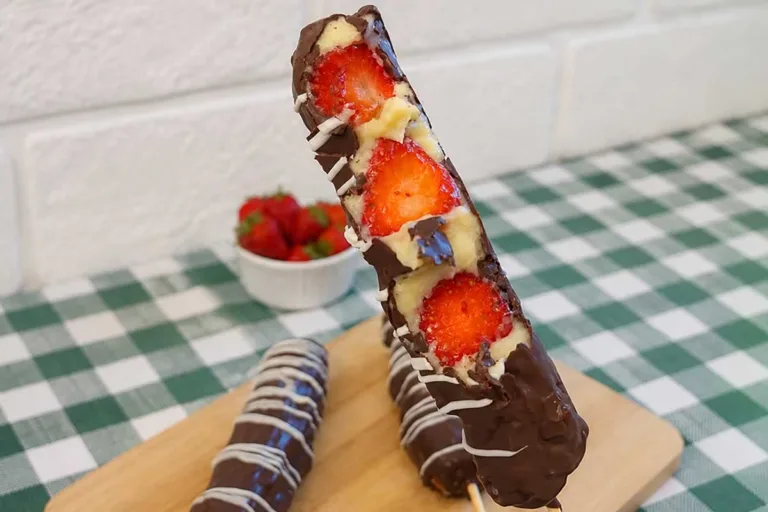 Imagem da Receita de Espeto de Morango com Brigadeiro de Ninho.