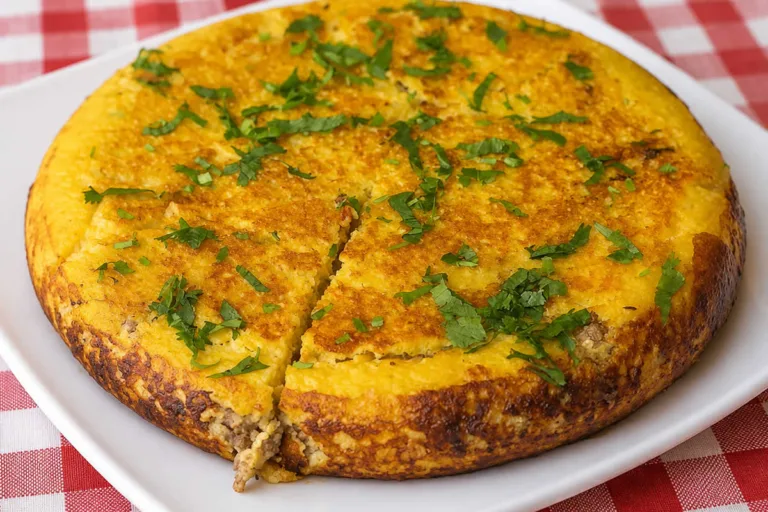Imagem da Receitad e Torta de Cuscuz com Carne Moída na Frigideira.