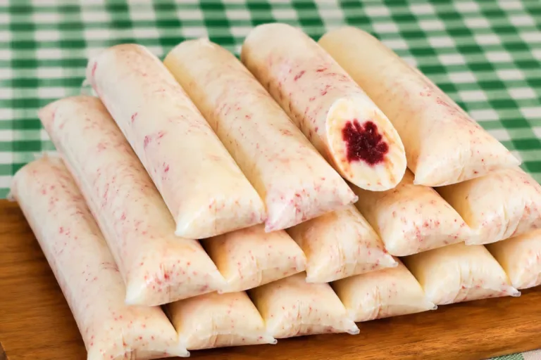 Imagem da Receita de Geladinho de Morango Cravejado.