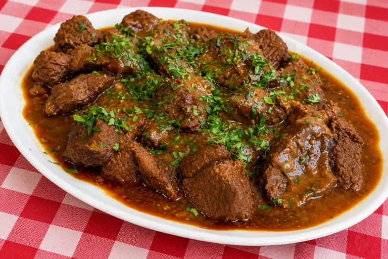 Imagem da Receita de Carne de Panela de Pressão com Molho Escuro.
