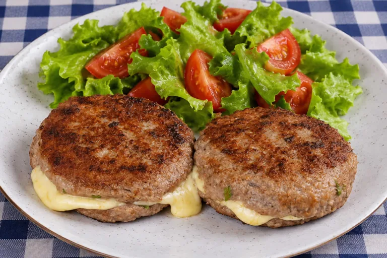 Imagem da Receita de Hambúrguer Caseiro com Queijo para o Jantar.
